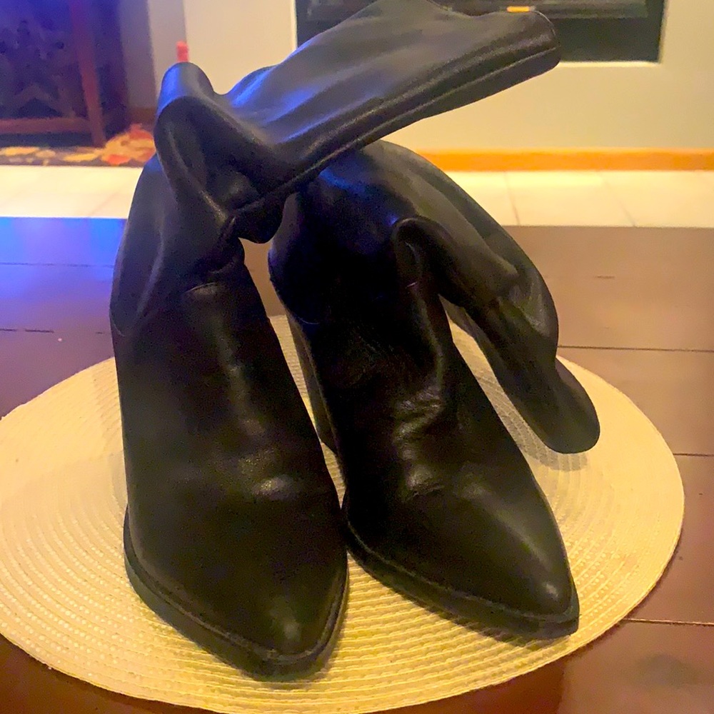 Jane and the shoe beautiful genuine leather black boots size 8.5 Wms